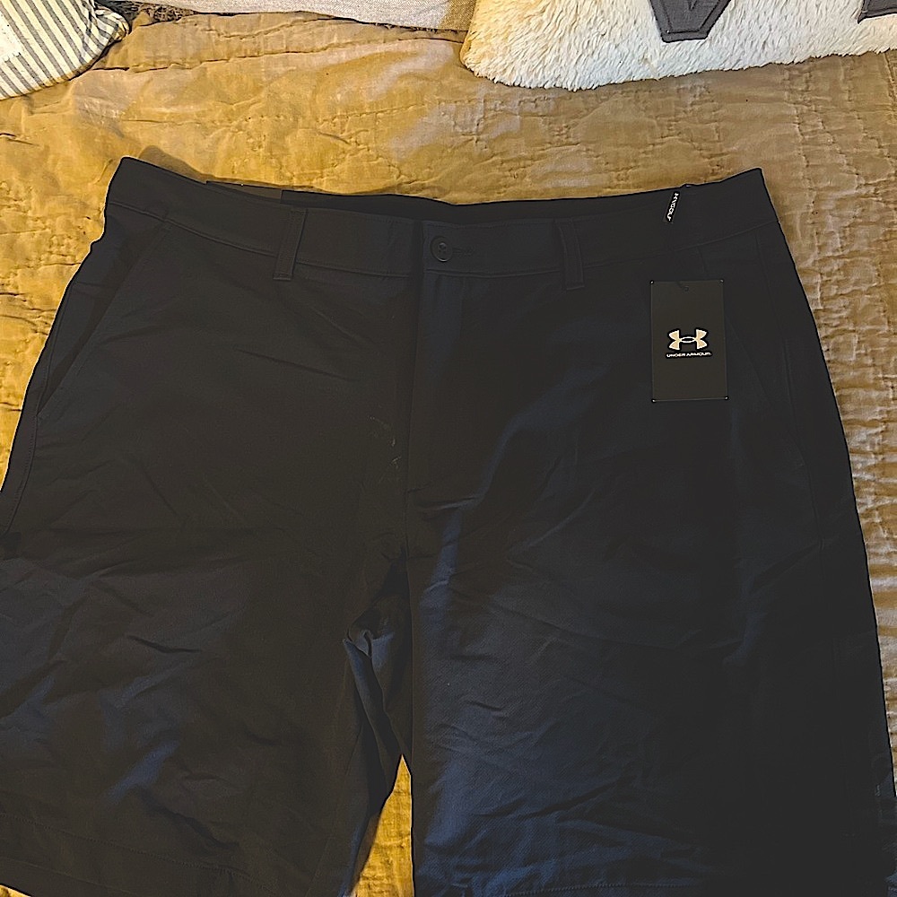 Under Armour Black Athletic Shorts Versatile Performance Wear - Picture 2 of 3